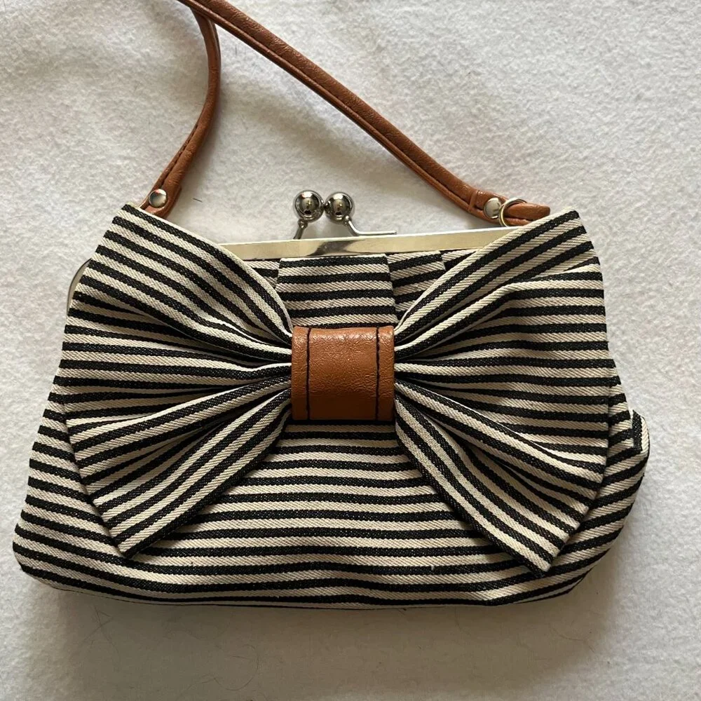American Eagle Crossbody Purse 8 ½ x 6 - Picture 8 of 8
